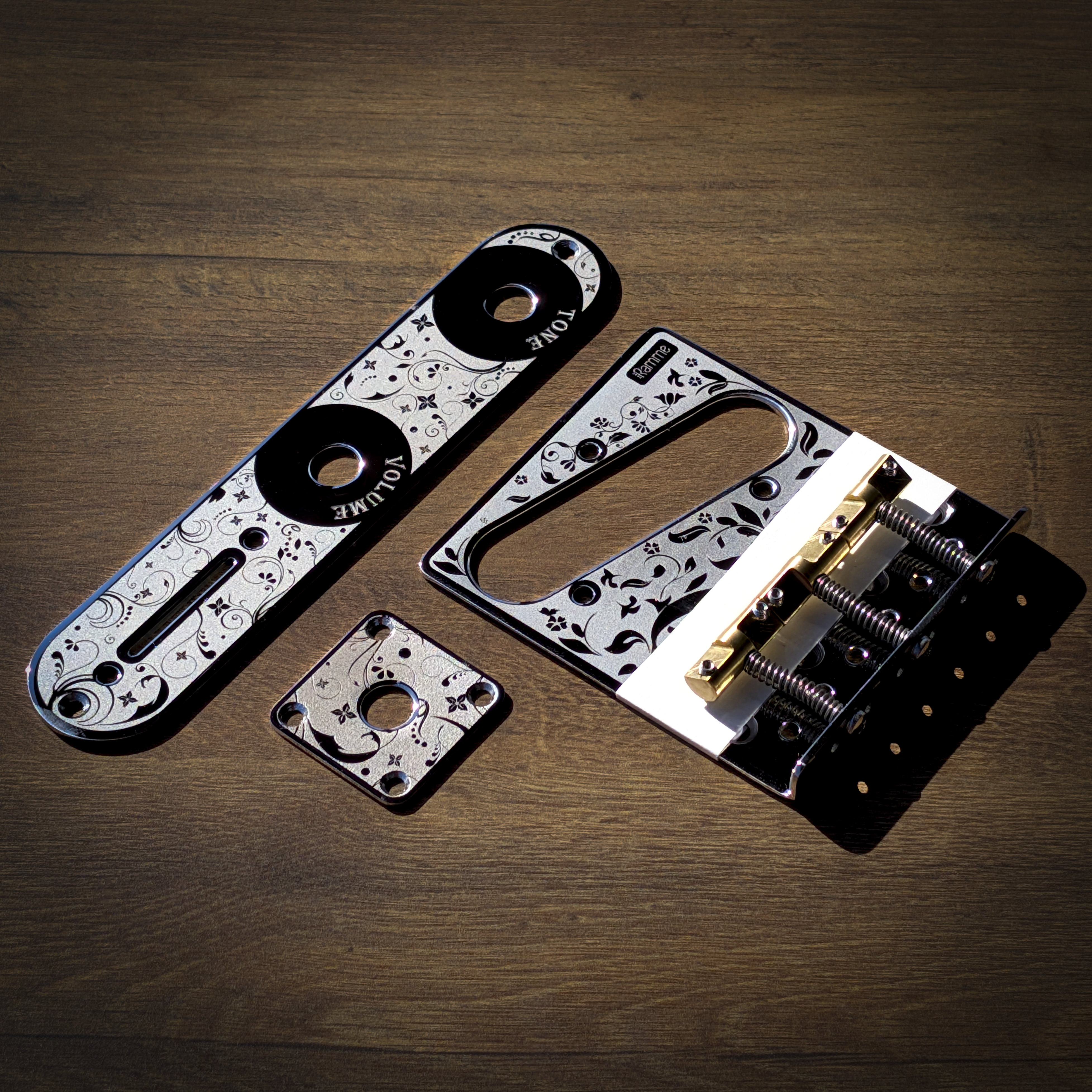 Ramme TL Vintage Floral Kit, Brass Saddles | Mbit – Mbit Guitars