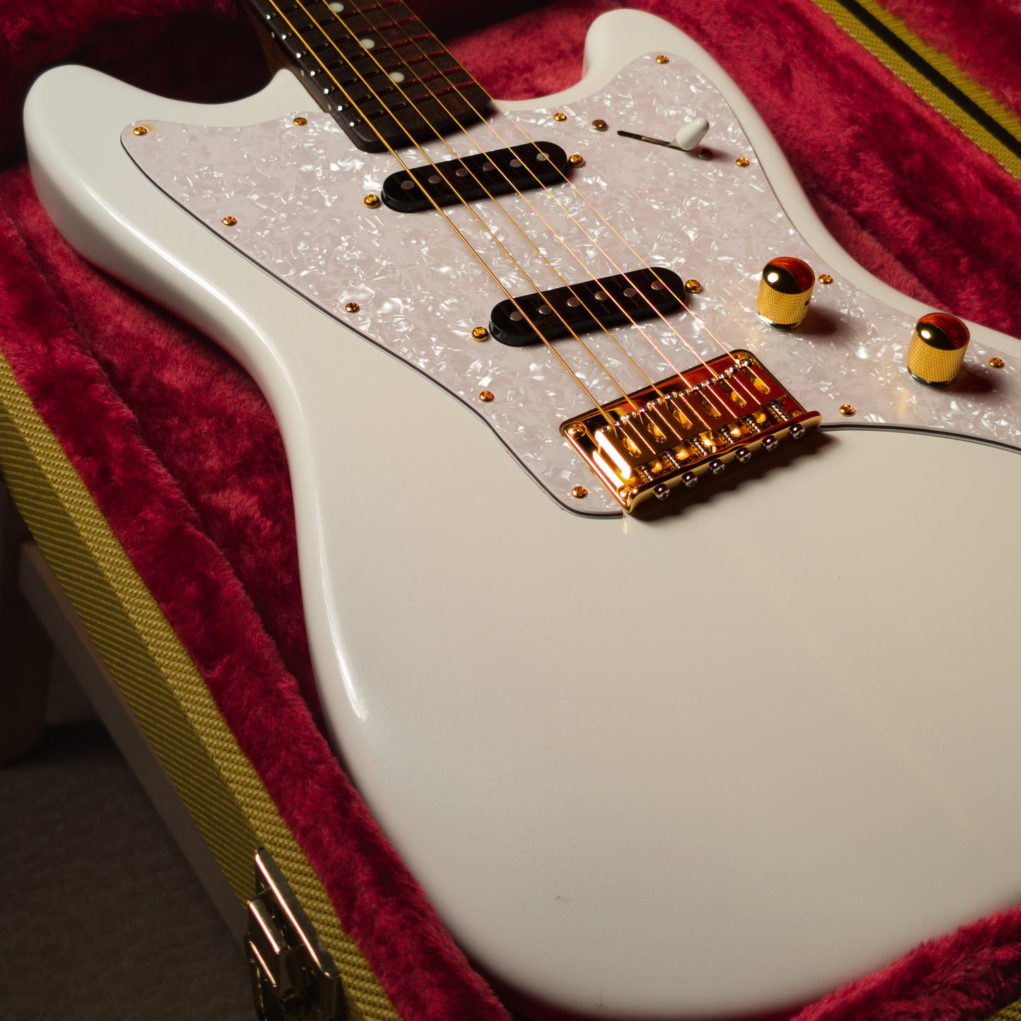 MV Guitars Musclecaster, Pearl White